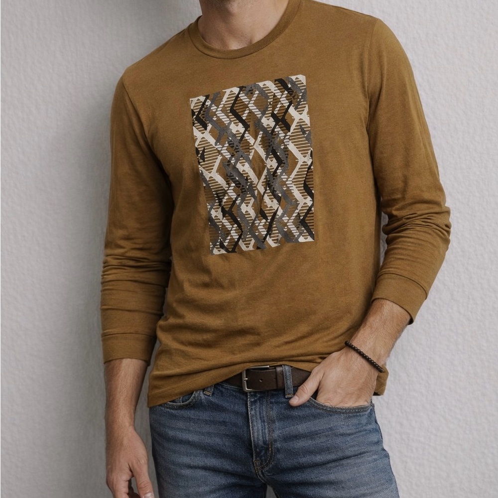 Express Men’s Graphic Long Sleeve Tee Large